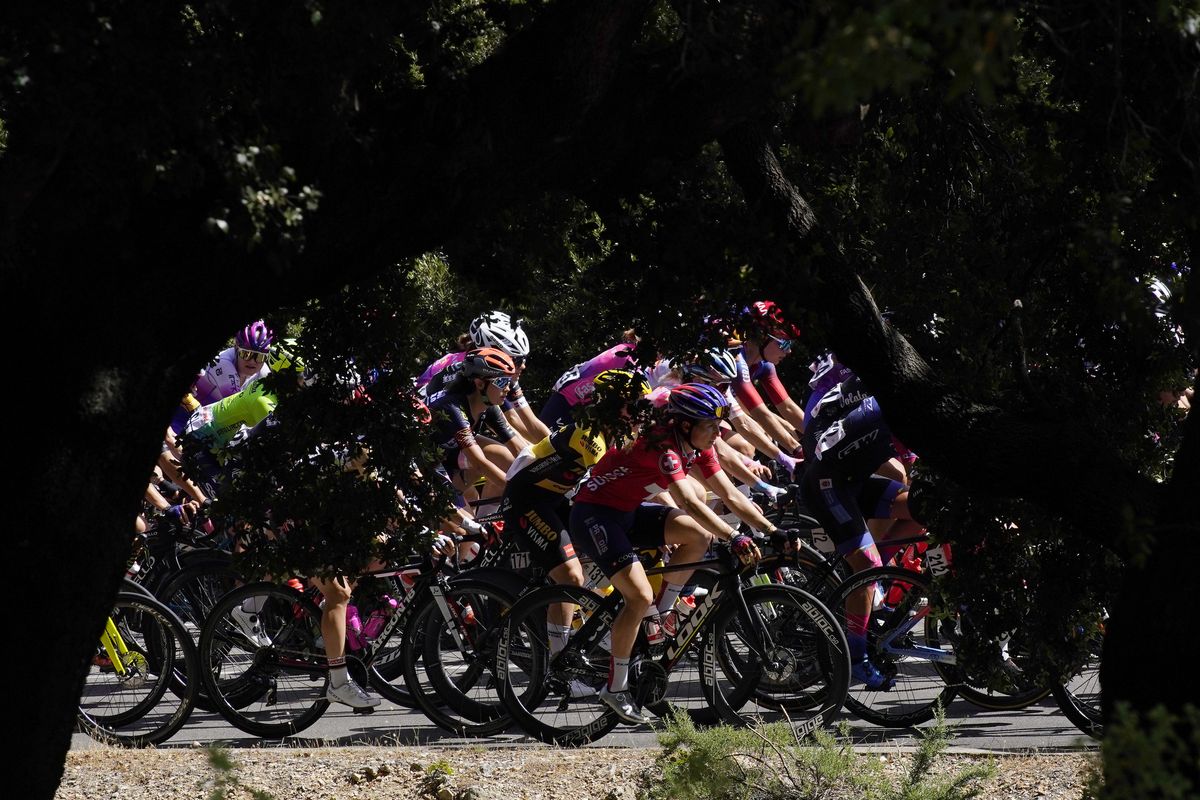 The reduced peloton racing stage 3 at the Giro d&#039;Italia Donne