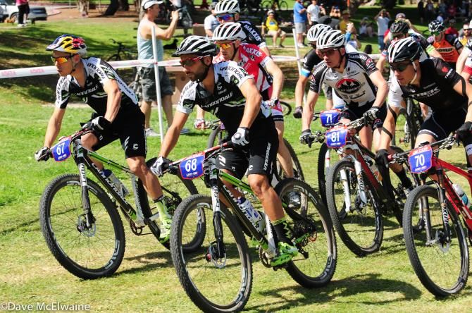 Manuel Fumic and Marco Fontana (Cannondale Factory Racing) leading at the first turn