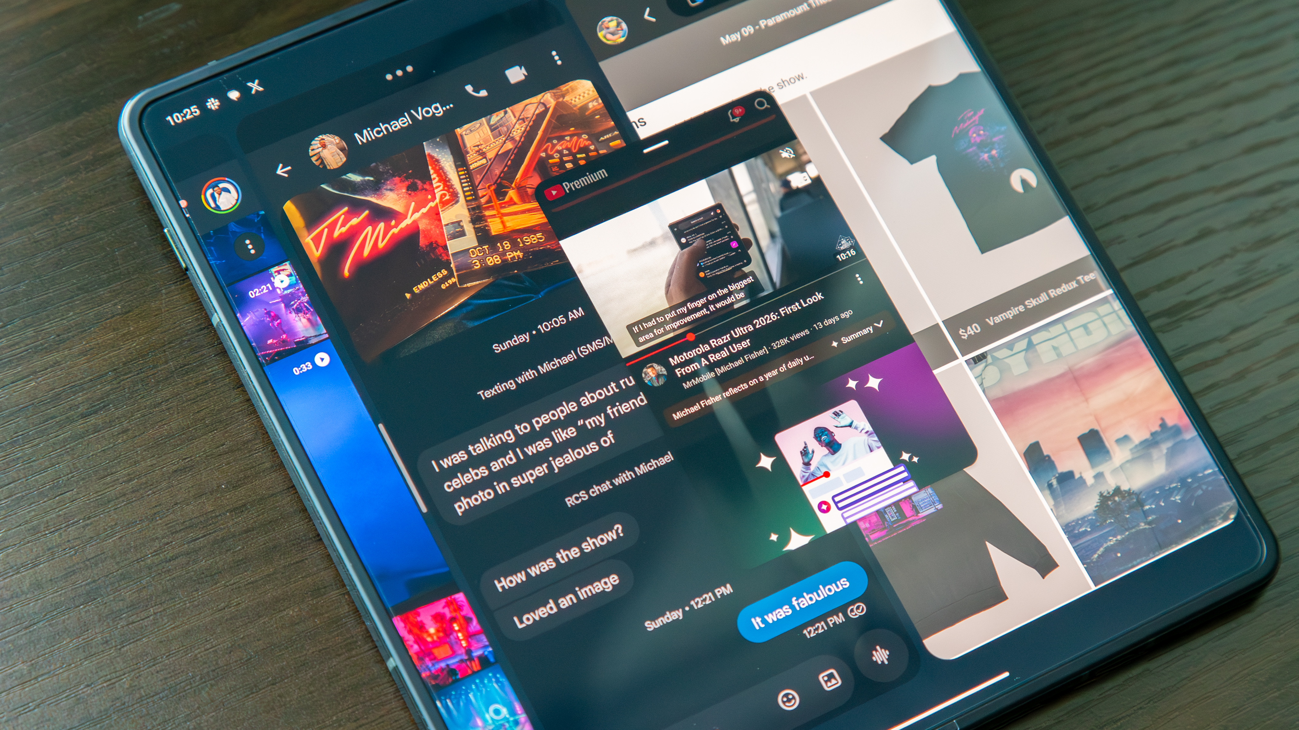 Multitasking on the Motorola Razr Fold