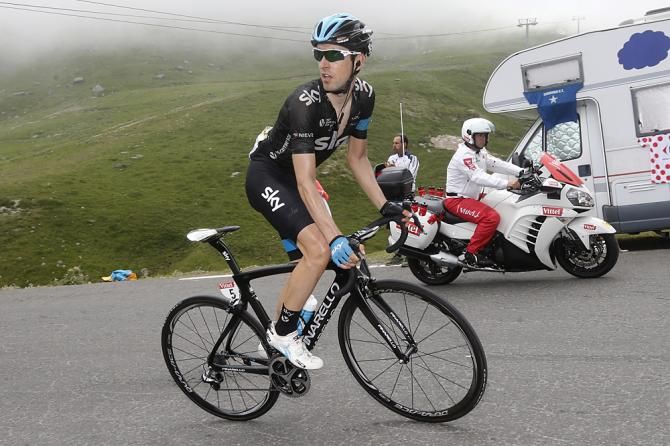 Mikel Nieve sees the maillot jaune coming