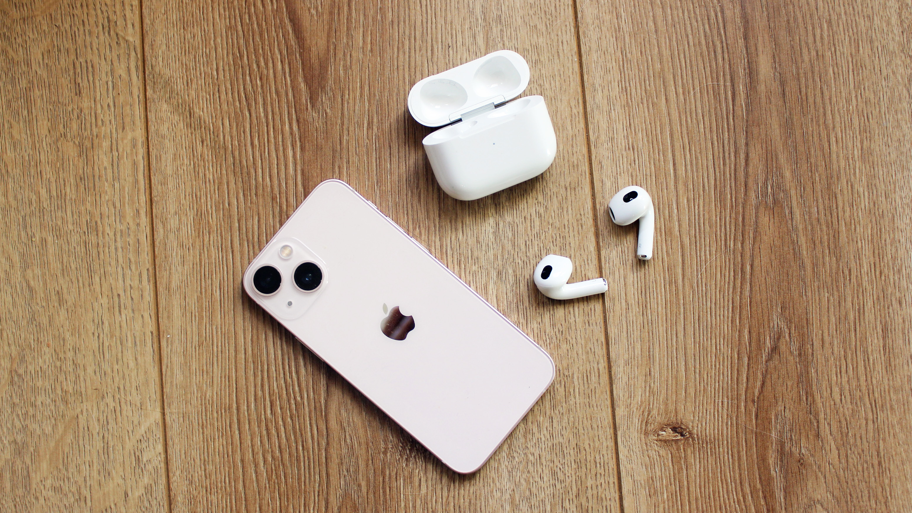 apple airpods 3 dengan iphone 13 mini