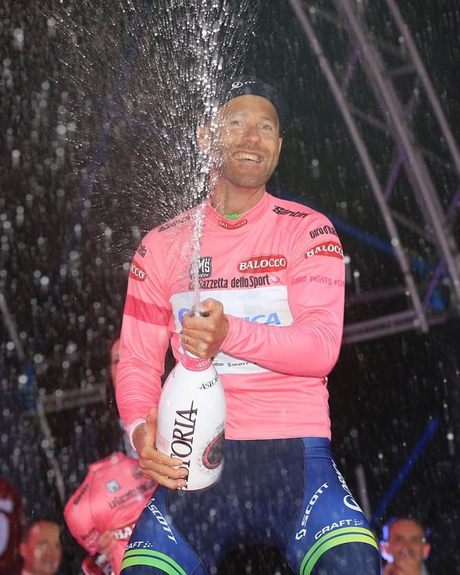 Svein Tuft opens the champagne