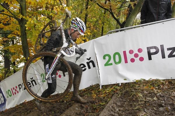 Niels Albert tests out the big staircase in Plzen