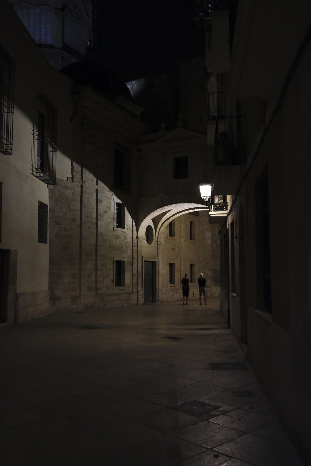 Street photography in Valencia, Spain, taken with the Fujifilm X-E5 mirrorless camera and XF 23mm f/2.8 lens