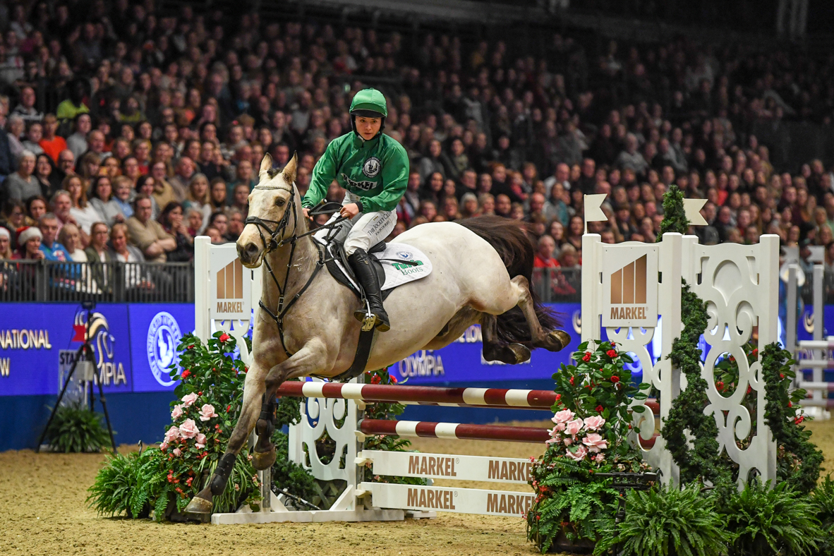 Bryony-Frost_Olympia_PN19_14559.jpg