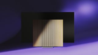 Beovision Harmony OLED TV tegen een paarse achtergrond