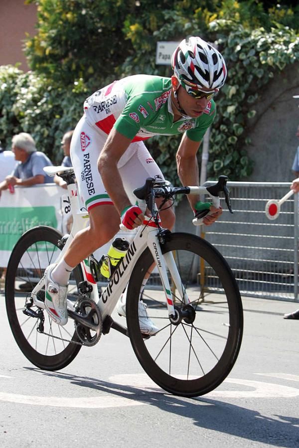 Giovanni Visconti (Farnese Vini) goes on the attack