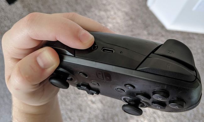 How to use a Nintendo Switch Pro Controller with an Android phone ...