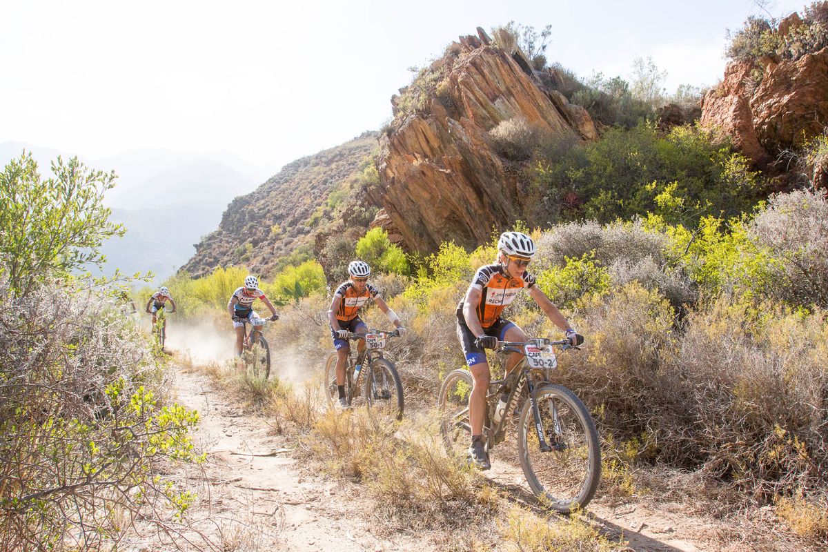Women's leaders Annika Langvad and Ariane Kleinhans on stage 4
