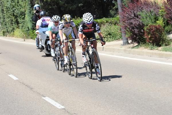 Charlotte Becker (Cervelo Test Team) leads Judith Arndt (HTC - Columbia Women) and Annemiek Van Vleuten (Nederland Bloeit) with 15 kilometres to go