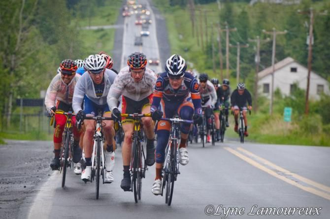 Field responds to early attacks in the stage