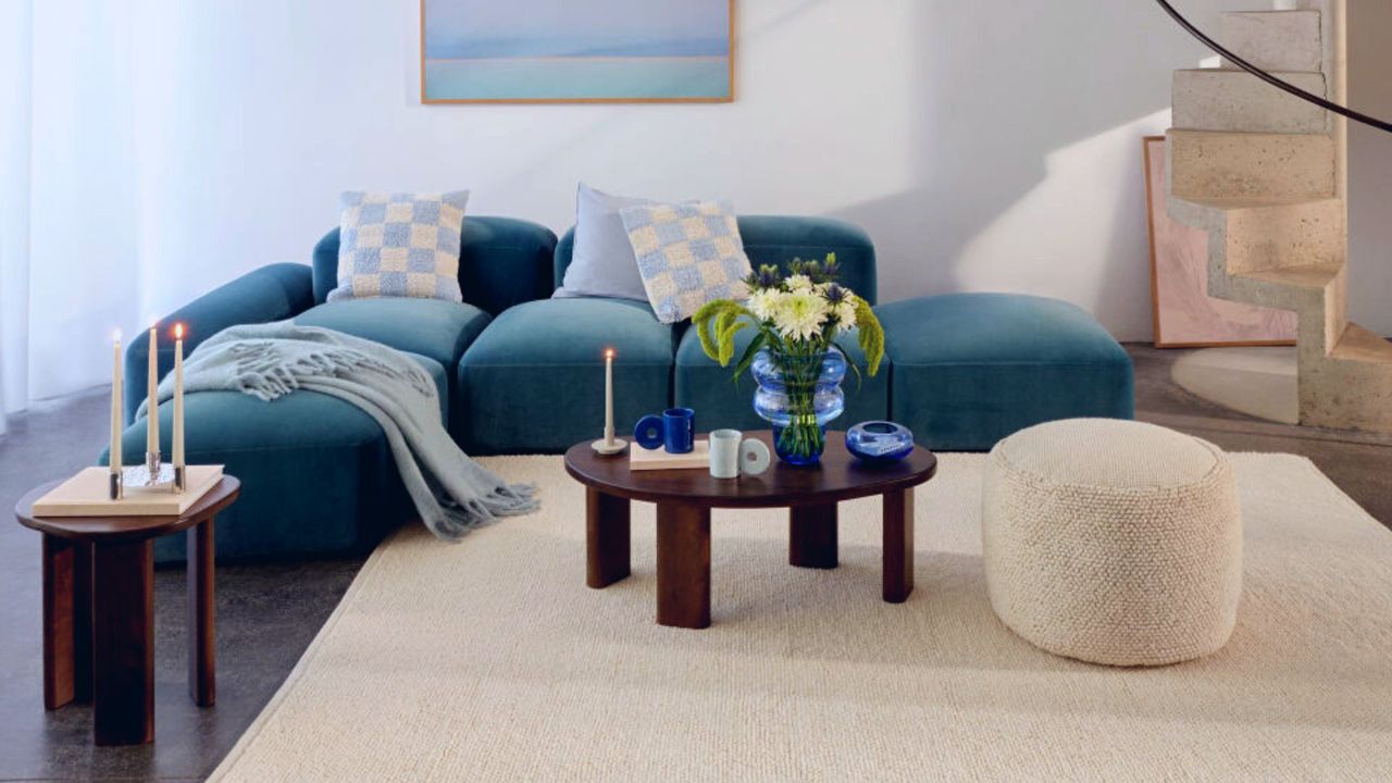 Blue home decor H&amp;M home new blue collections living room with blue sofa and vase with cream rug 