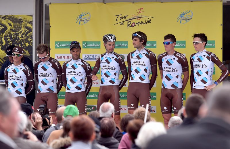 Team Agr2-La Mondiale presented to the crowd
