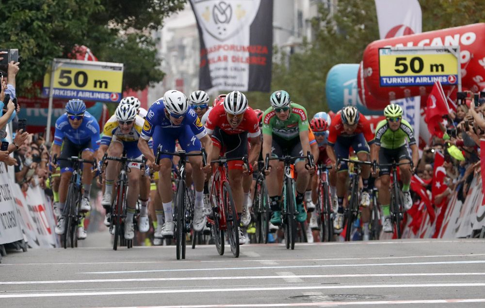 Alvaro Hodeg (QuickStep Floors) edged passed Degenkolb