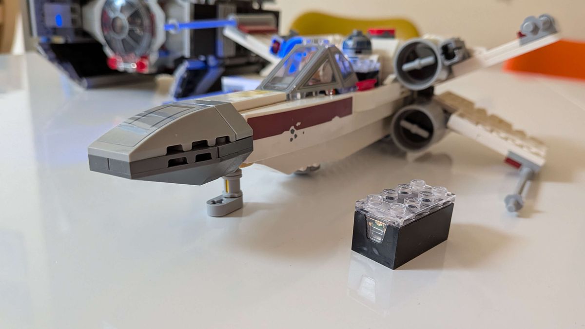 Lego Smart Brick X-Wing