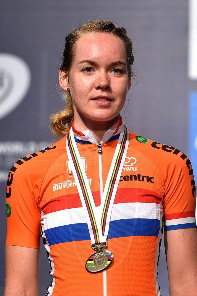 Anna Van der Breggen (Netherlands) with the silver medal