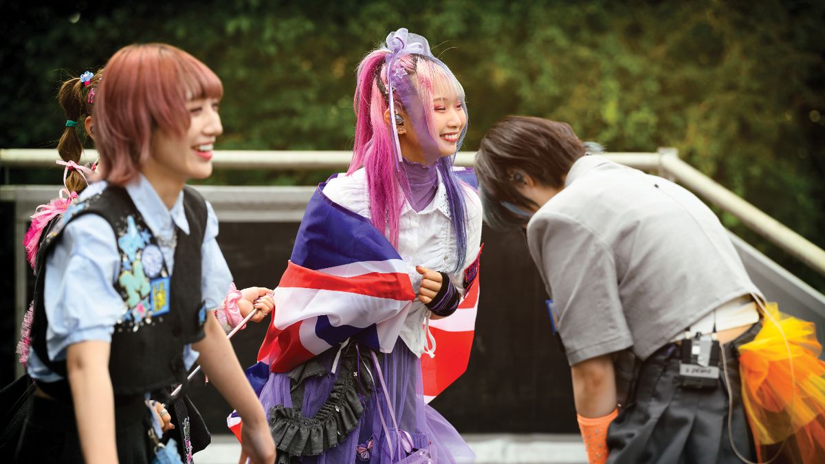 Hanabie laughing off stage