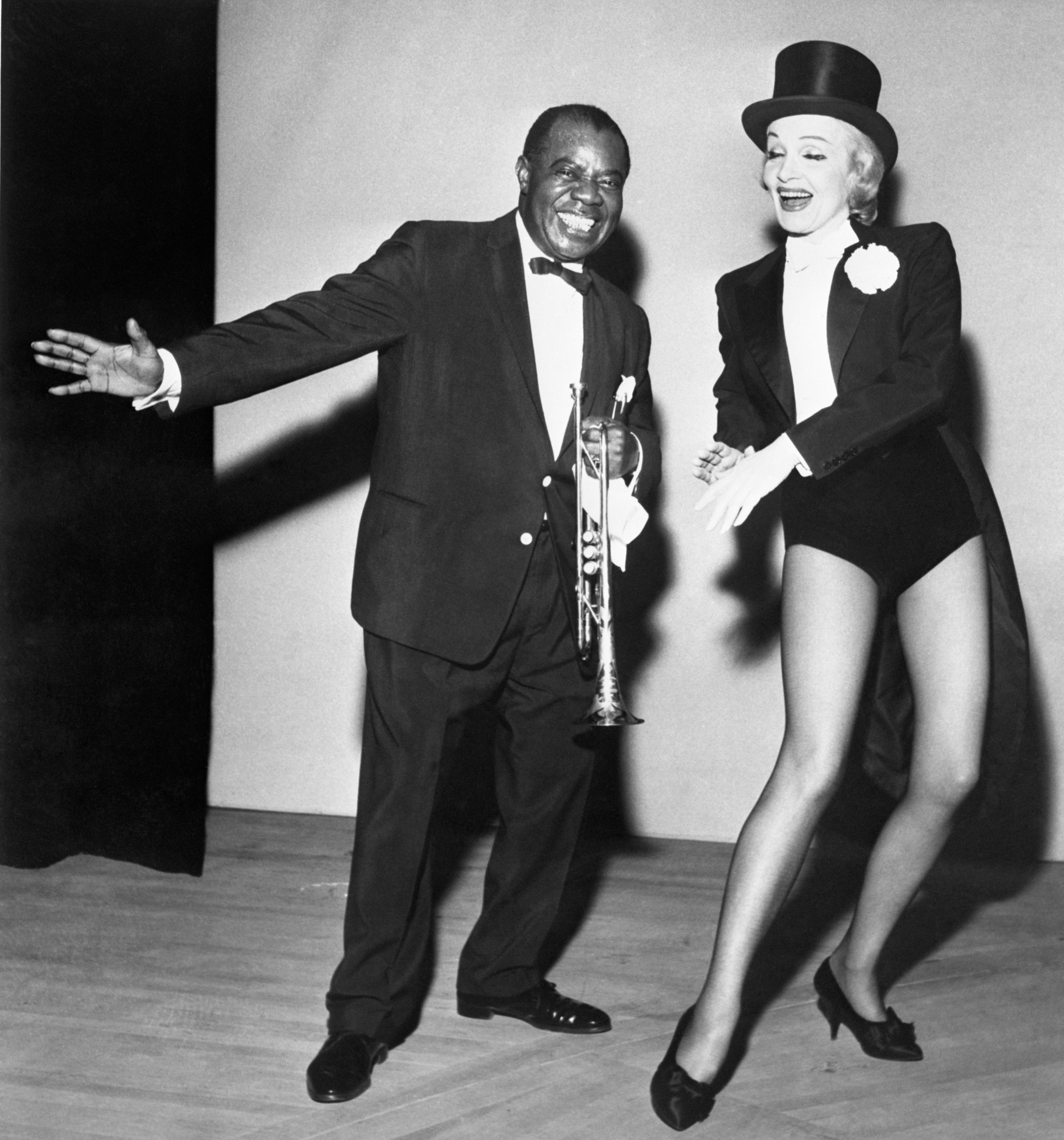 inspiration behind kristen bell's red carpet look