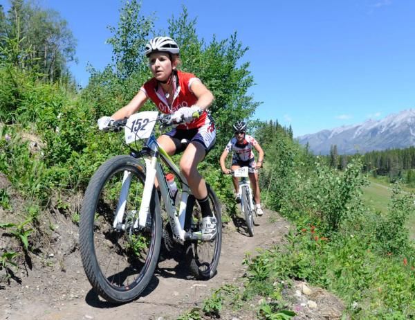 Mikaela Kofman (AB) 3 Rox Racing leading Emily Batty (Trek World Racing)