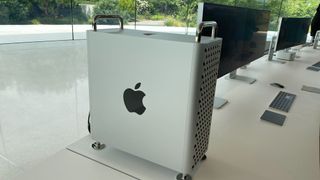 Apple M2 Ultra Mac Pro
