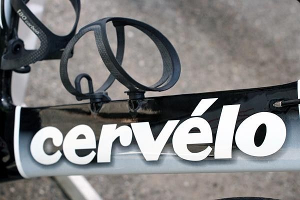 The ginormous airfoil-shaped downtube