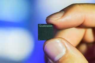 Qualcomm Snapdragon 7c chipset held in between two fingers