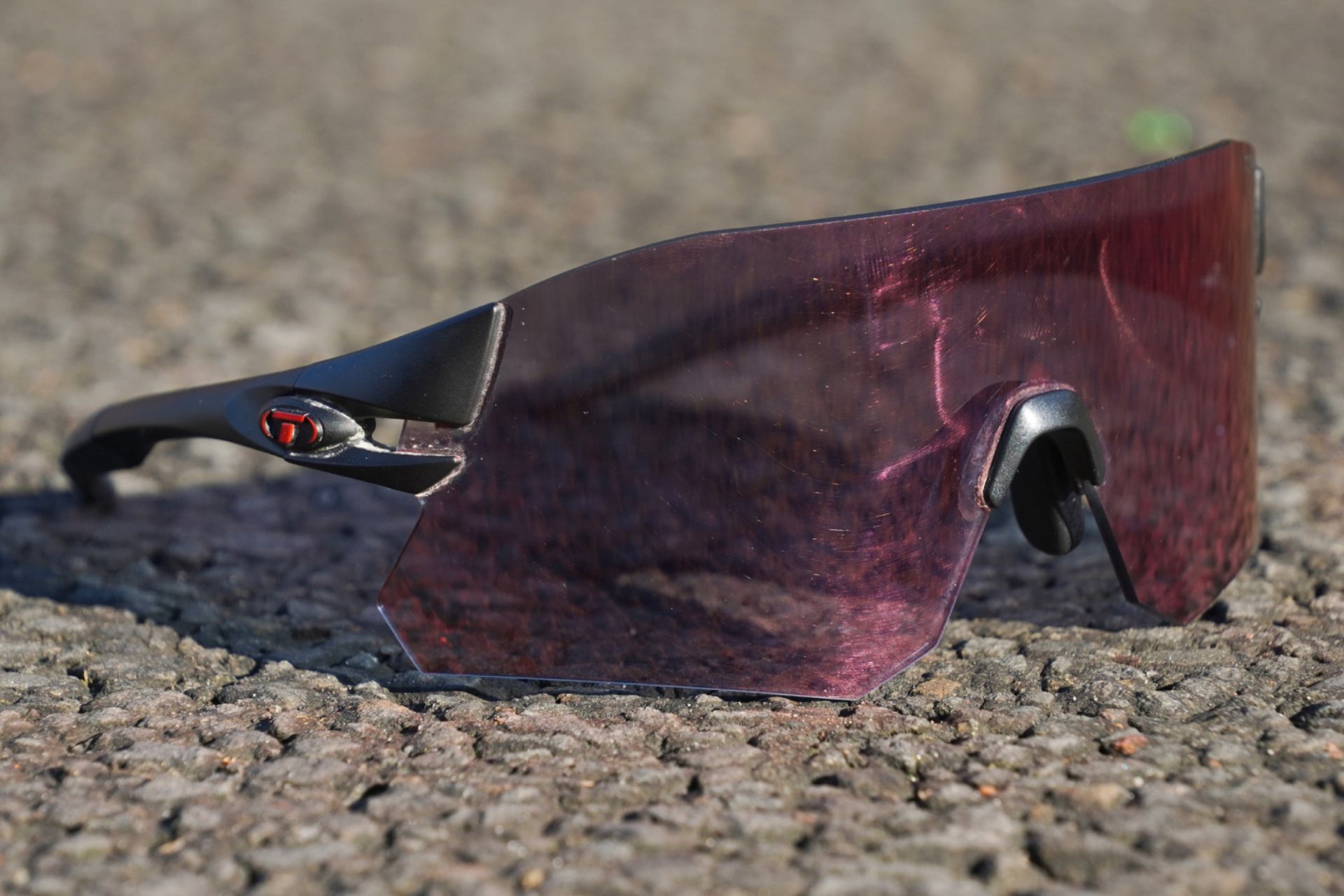 Image shows the Tifosi Rail cycling sunglasses