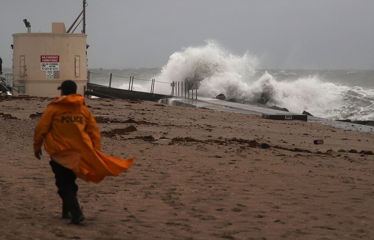 Florida prepares for Hurricane Matthew