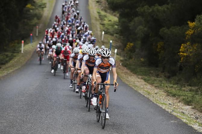 Huon-Genesys maintain control of the peloton