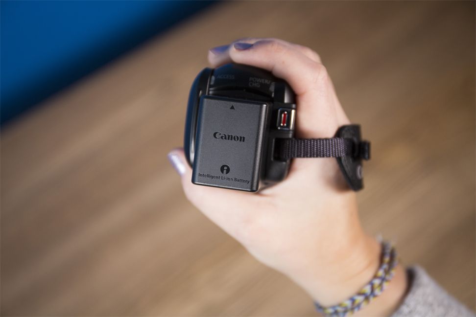 The battery sticks out of the back of the Canon Vixia, making it cumbersome.