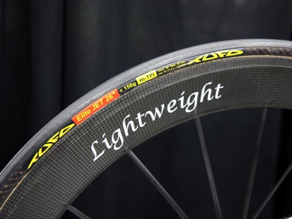 KirkLee says that CarbonSports agreed to open up its old 650c mold for this project.
