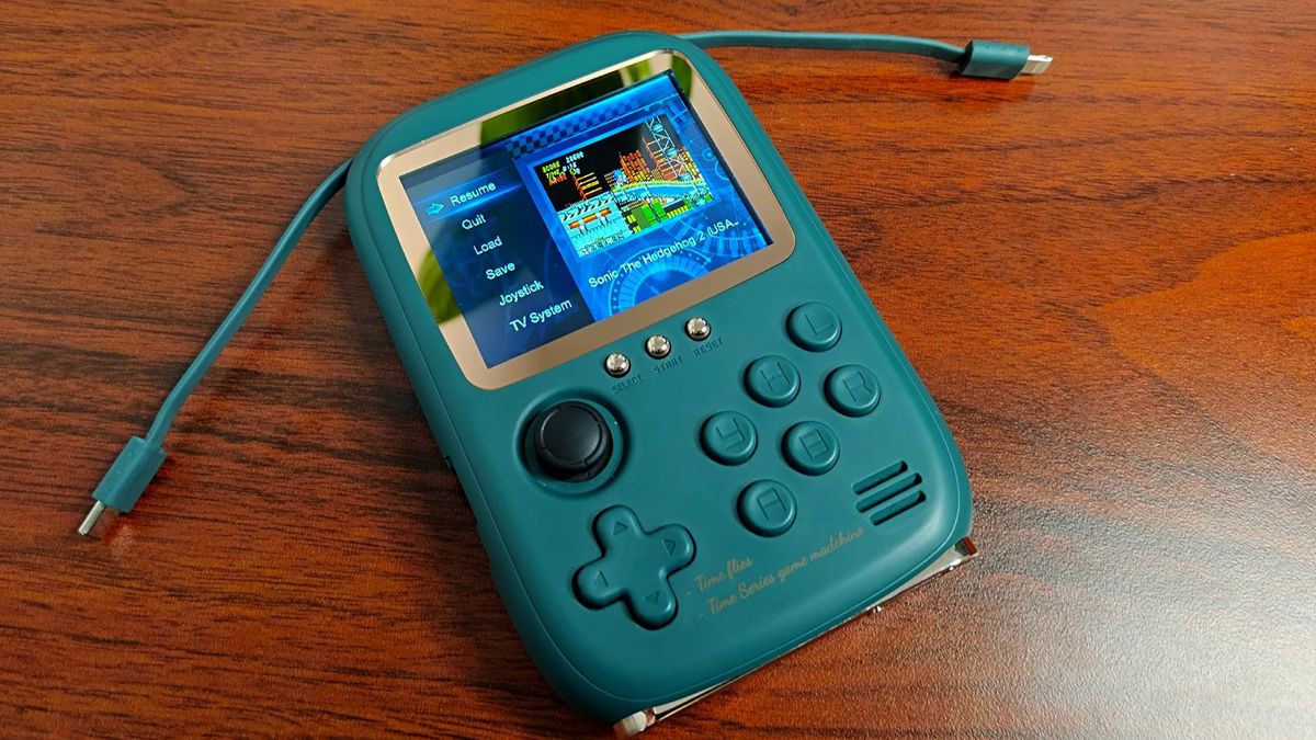 DY19 retro handheld in green with Sonic 2 on screen