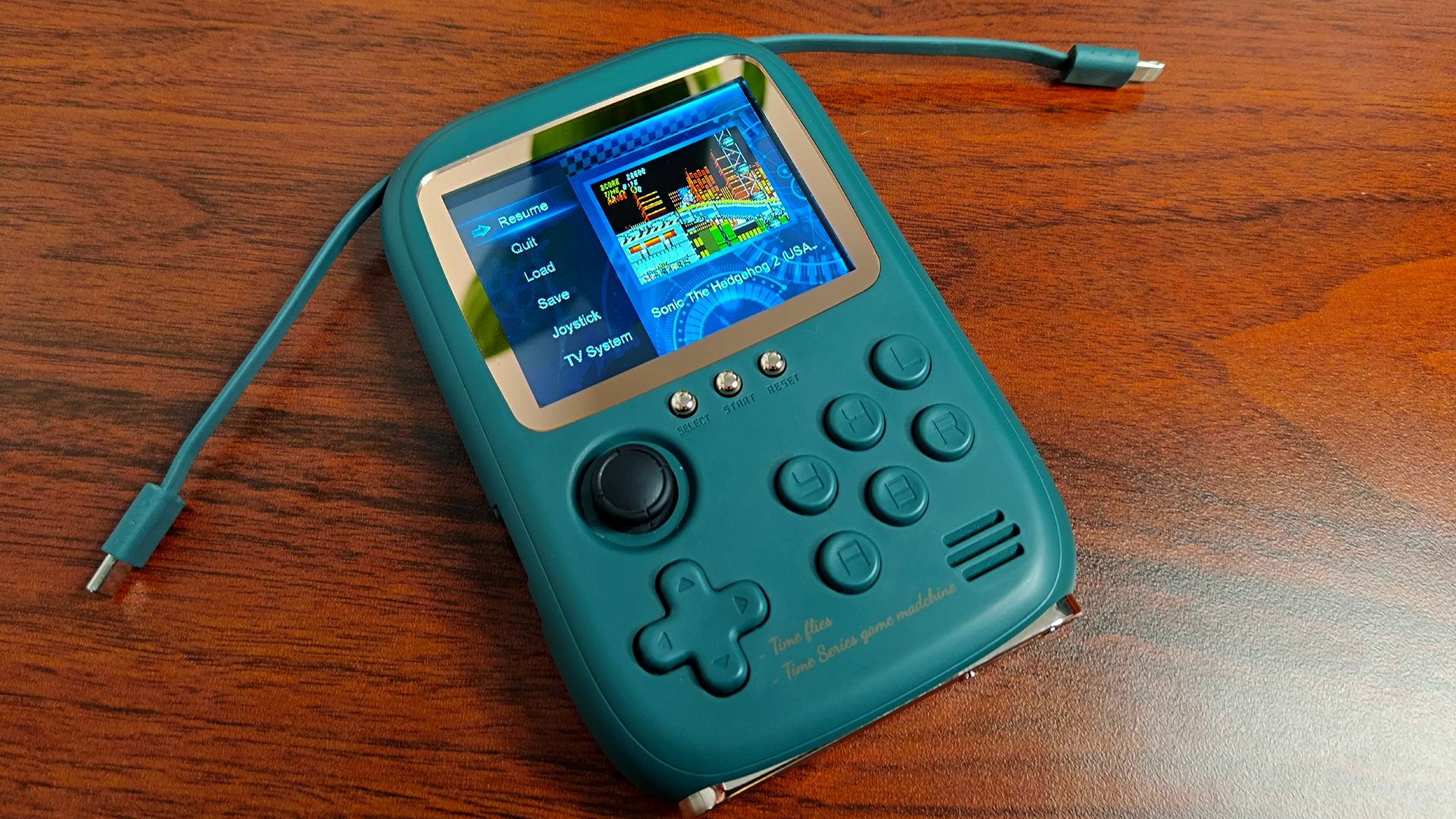 DY19 retro handheld in green with Sonic 2 on screen
