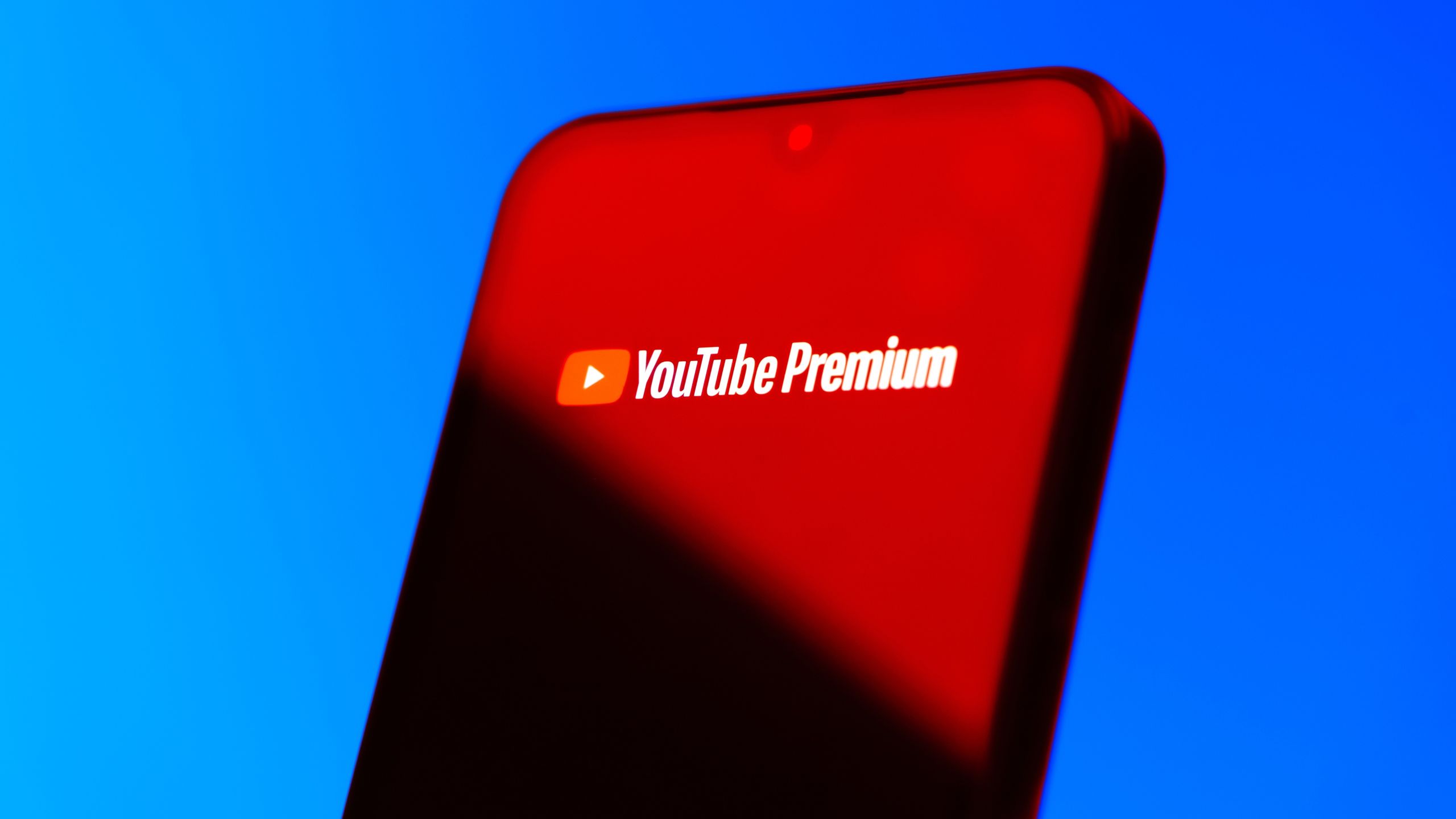 YouTube ücretsiz kullanıcıları bir kez daha rahatsız etti – işte insanlar şirketin tarayıcı arka plan görüntülemesini durdurmasıyla ilgili neler söylüyor