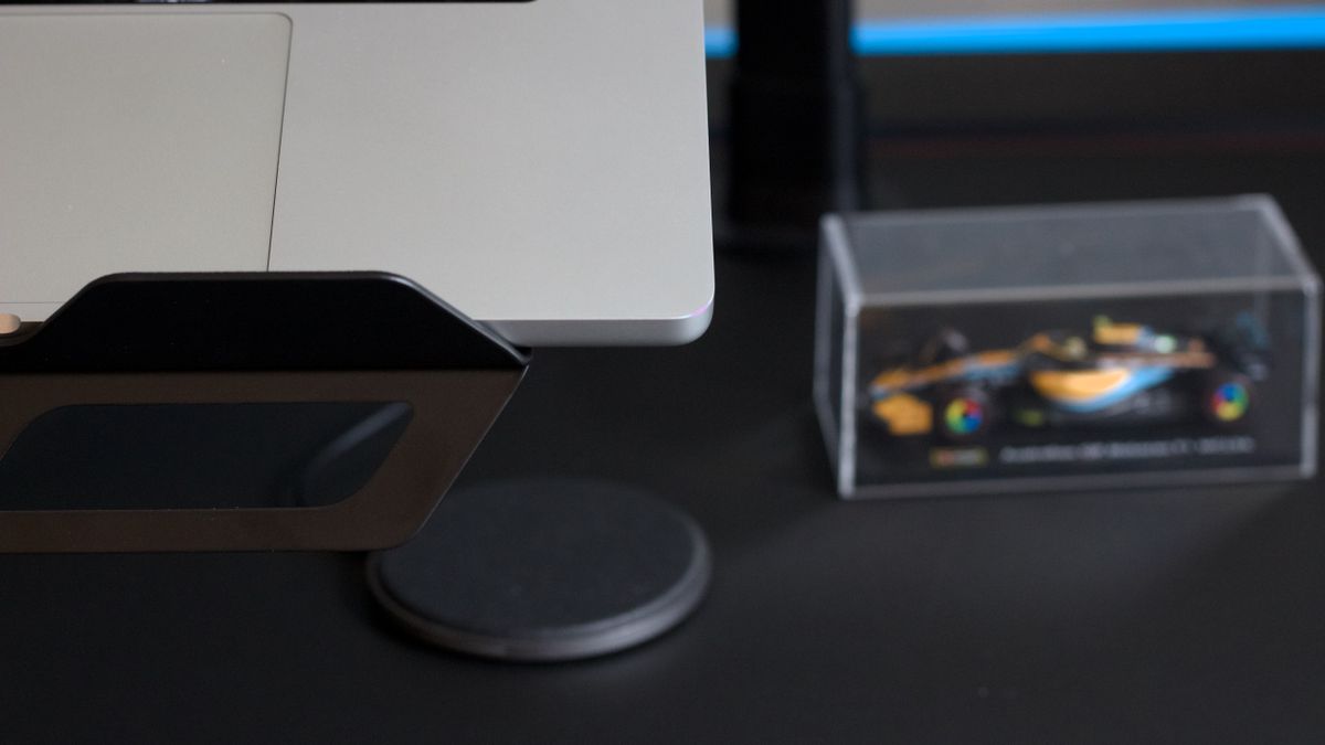 Secretlab monitor arm and desktop mount