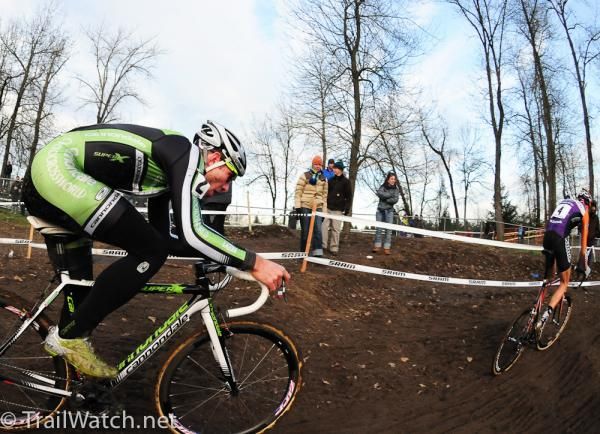 Jeremy Powers (Cannondale-Cyclocrossworld.com) absorbing attacks from Trebon