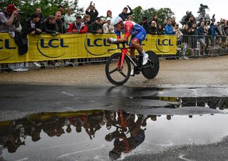 Eyewitness: Danish rain soaks and shakes up the de France | Cyclingnews