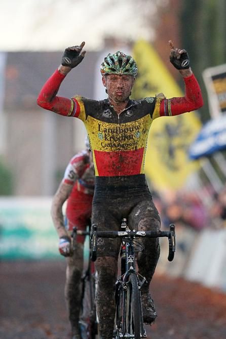 Sven Nys wins the race.