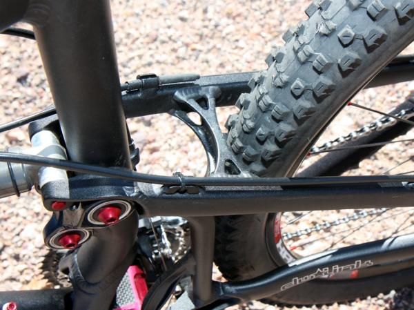 Pivot still uses a seat stay bridge on the revised Mach 4 to retain rear end stiffness.