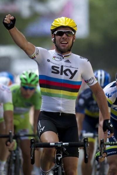 Mark Cavendish (Team Sky) sprints to a stage 2 win