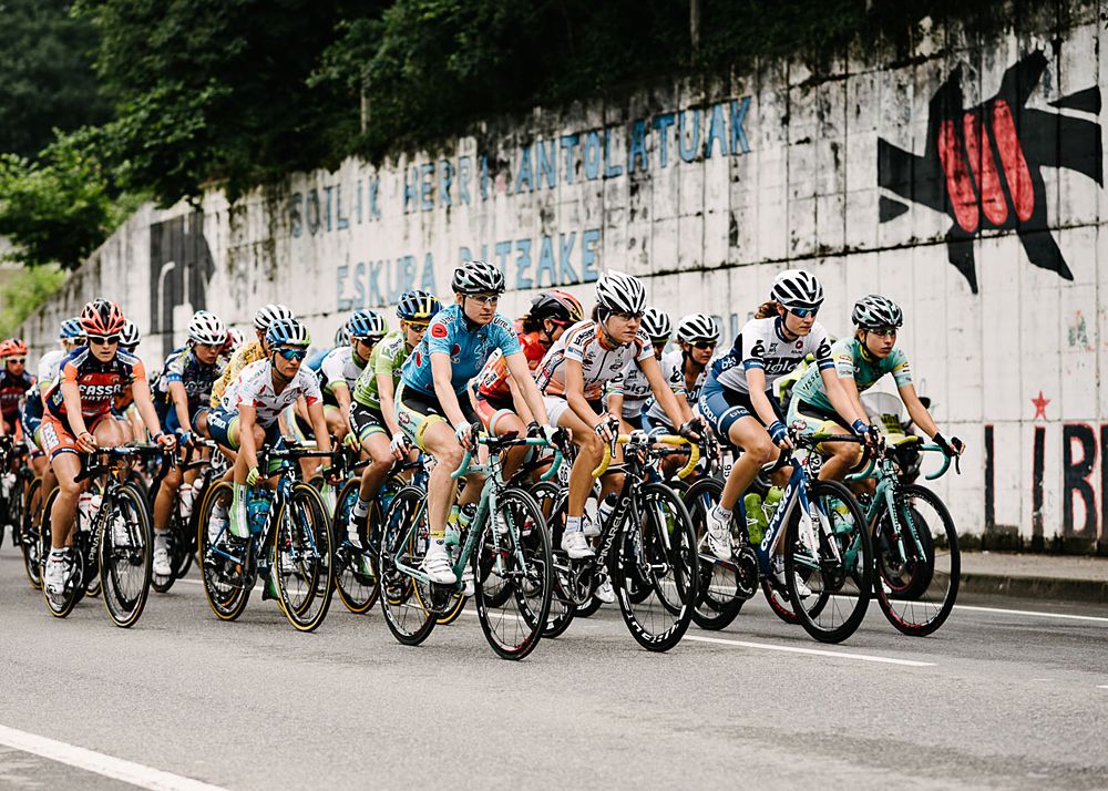 The peloton during stage 3