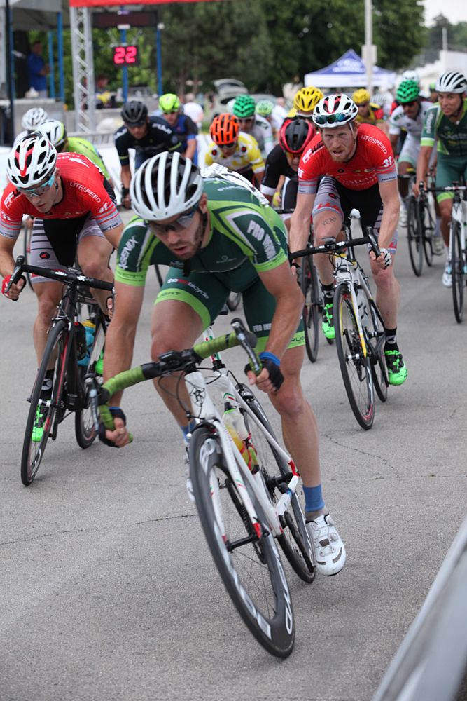 The pro men's race