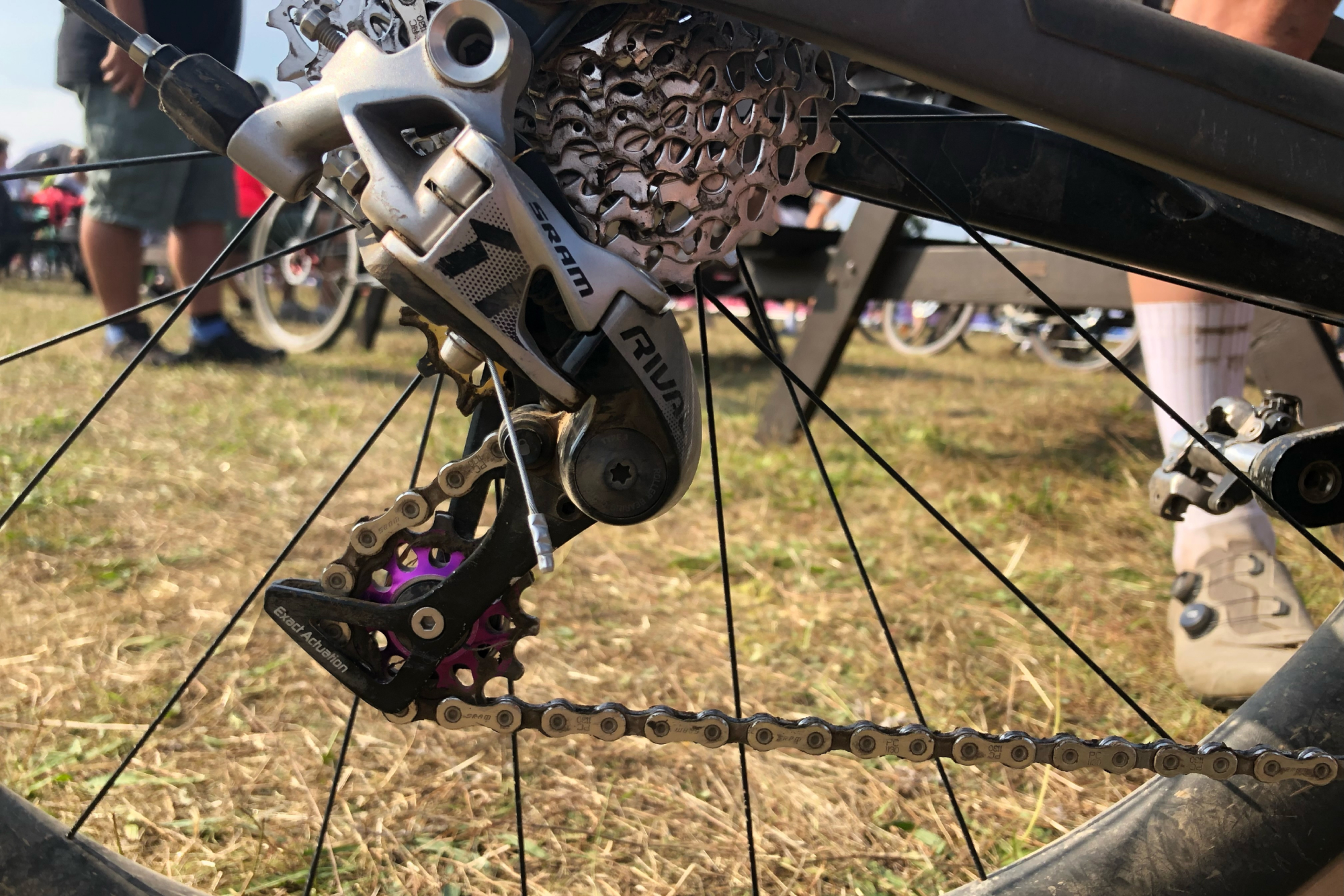 Purple jockey wheel of Joe Blackmore's Canyon CF SL