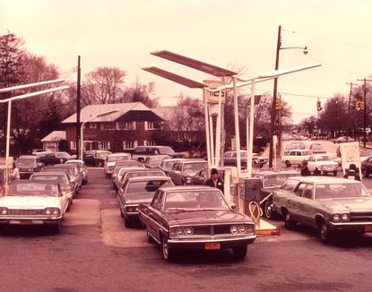 Cars line up to get gas during the oil crisis of the 1970s.
