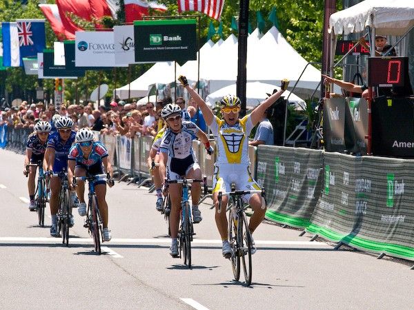 Ina Yoko Teutenberg (Columbia-Highroad) wins the 25th edition of the TD Bank International Cycling Championship.