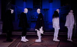 Runway Aitor Throup S/S 2017