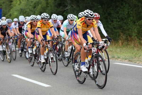Lylanie Lauwrens (MTN) leads the bunch; the team was active early on in the stage.