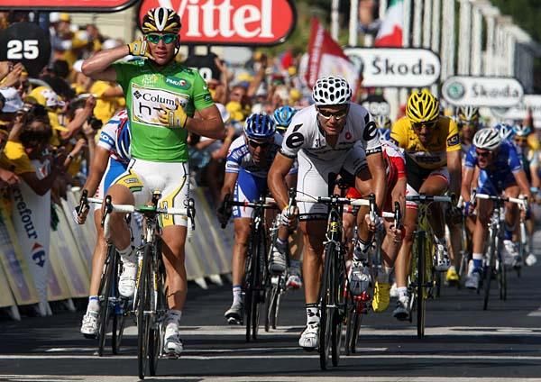 Mark Cavendish (Columbia-HTC) sprints to a win.