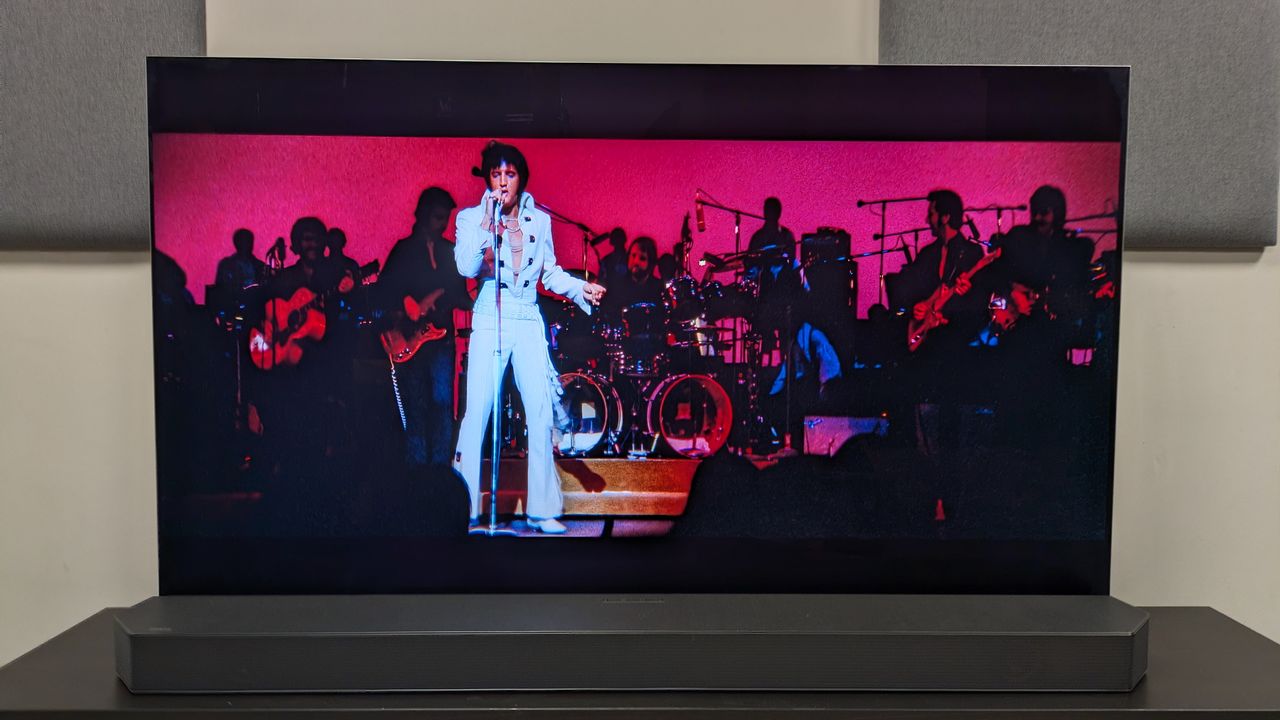 EPiC: Elvis Presley In Concert 4K Blu-ray showing Elvis on stage