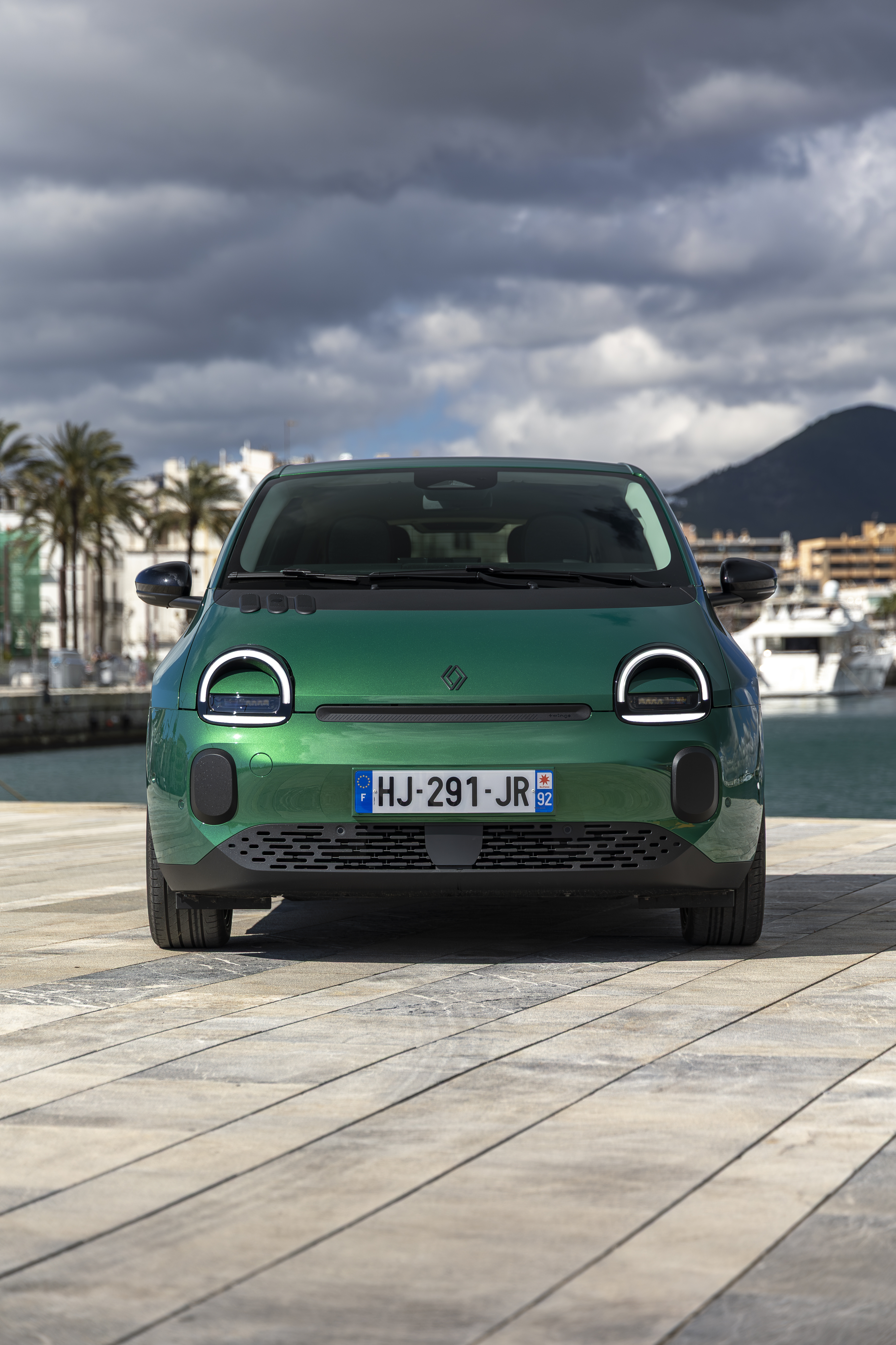 Static images of the Twingo in Ibiza with the sea behind it